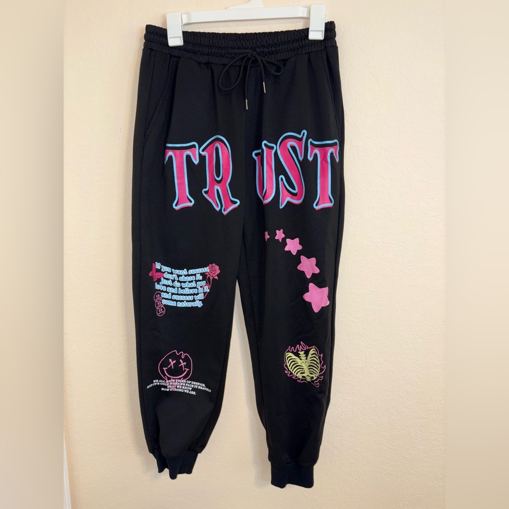 ROMWE Black Sweatpants with Colorful Graphics